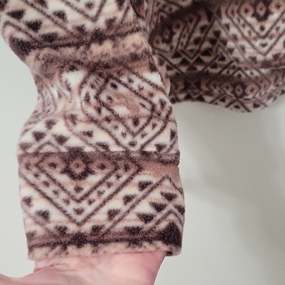 Women's Geometric Patterned Pullover Top - image 3